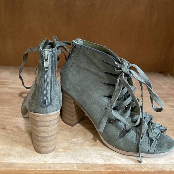 Heeled Lace Up Booties! size 6.5! - Picture 4 of 7